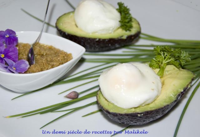 Œufs pochés au pesto de cardamine.