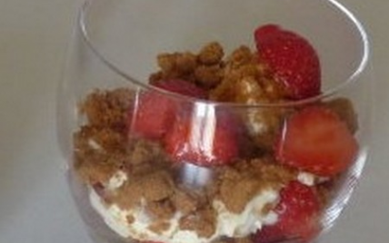 Verrine fraises-marscarpone à la vanille-spéculoos