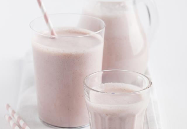 Un smoothie aux chamallows et à la rose