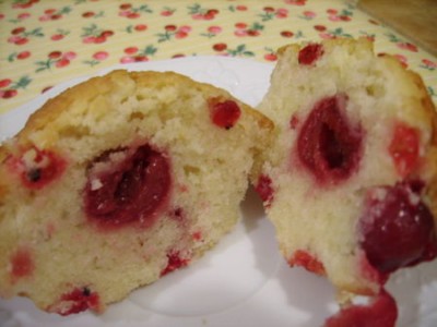 Petits gateaux moelleux aux fruits rouges