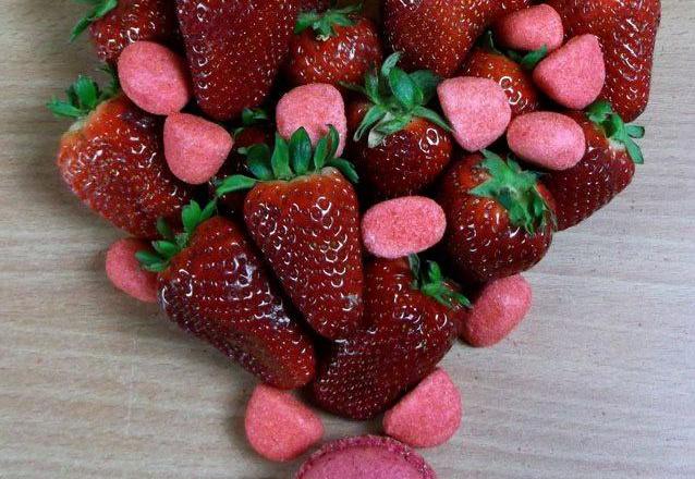 Macarons fraise tagada et fraise fruit