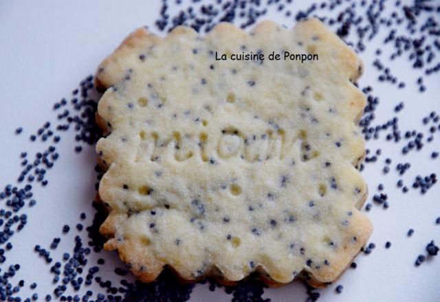 Biscuit aux graines de pavot et poudre d'écorce de combava, sans œufs