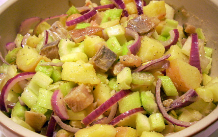 Salade parmentière aux harengs et aux céleris  