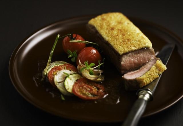 Filet d'agneau en croûte au parmesan et basilic