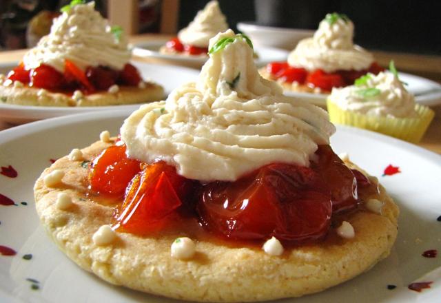 Tartelettes sucrées de tomates confites et chantilly de basilic-citron