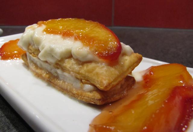 Millefeuilles aux pêches rôties au miel