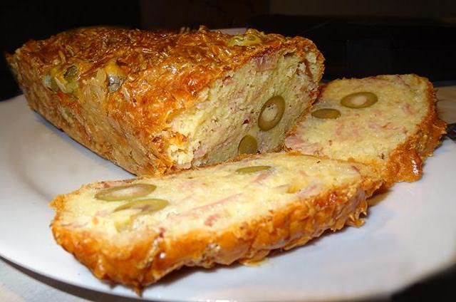 Cake aux olives vertes et jambon cuit