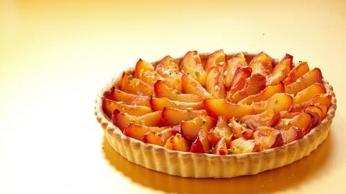 Tarte aux nectarines et pistaches concassées