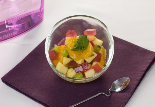 Fruits frais et gelée de fleurs d'hibiscus