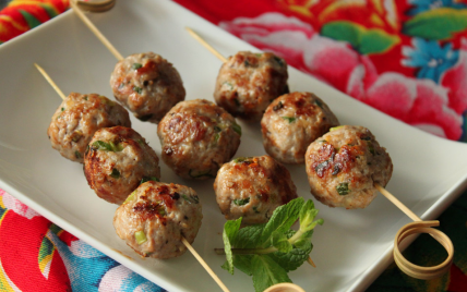 Nem nuong : boulettes vietnamiennes au porc et à la menthe