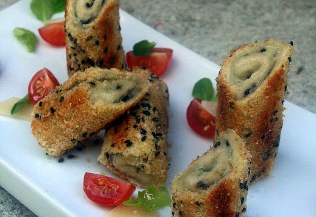 Roulés croustillants au roquefort et sésame noir