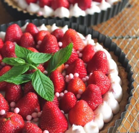 Tarte aux fraises et crème au chocolat blanc et à la menthe