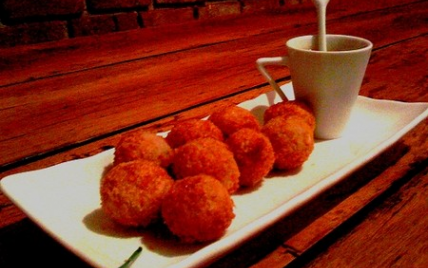 Croquettes de crabe aux tomates et fines herbes