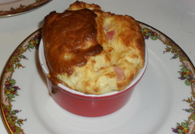 Soufflés cheddar-bacon