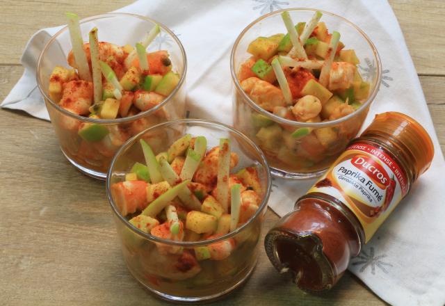 Verrine gourmande avocat, crevette et pomme granny, vinaigrette au paprika fumé