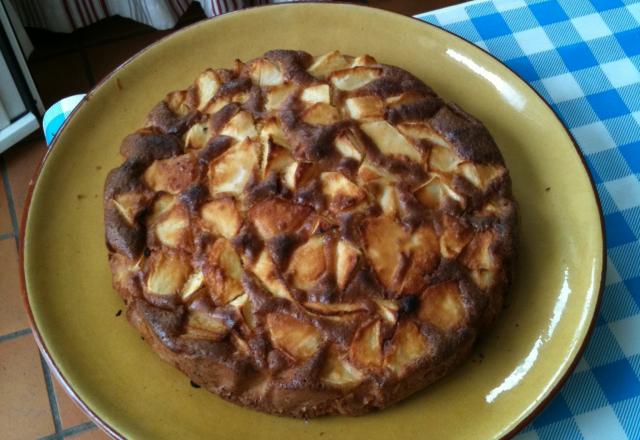 Gâteau aux pommes et au rhum