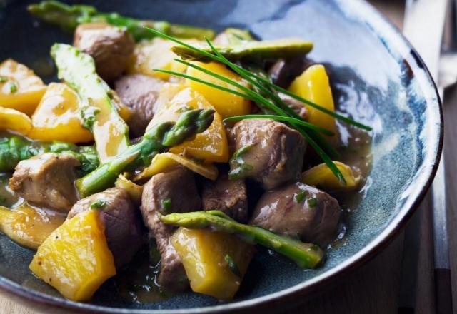 Canard sauté aux Asperges vertes et Ananas