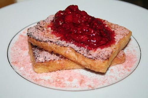 Pain perdu à la poudre de biscuit rose de Reims