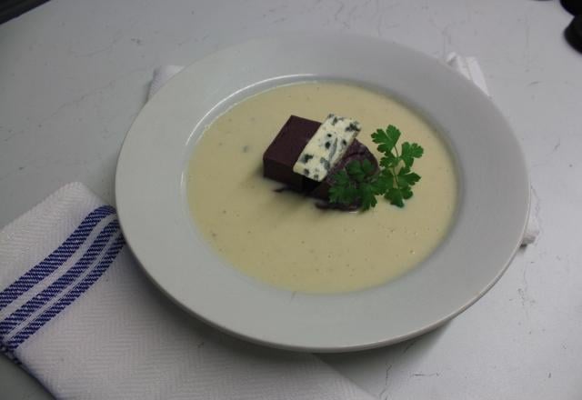 Soupe au lait, glaçon de Fourme d'Ambert façon Chabrot