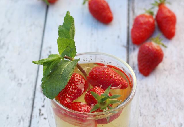 Thé glacé fraises et menthe