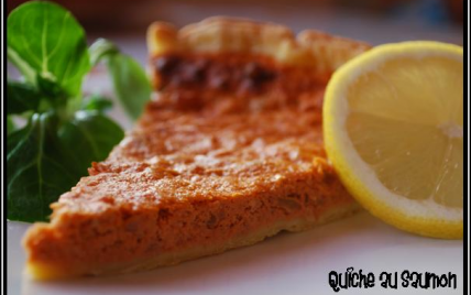 Quiche crémeuse au saumon relevée au concentré de tomates