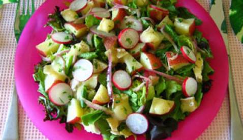 Salade de pommes de terre chaudes au camembert de Mandoline