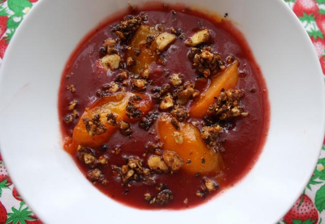 Soupe de fraises, abricots poêlés au miel et fruits secs