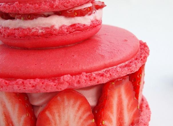 Religieuse macarons complétement fraise