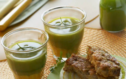 Crème de corail épicée,  jus d'herbes, façon capuccino