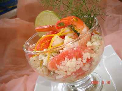 Timbale minceur : taboulé de chou-fleur, crevettes et pamplemousse