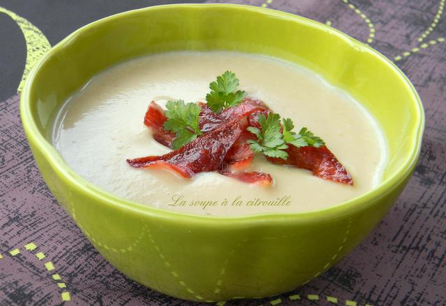 Velouté de châtaignes et pétales de bacon grillé