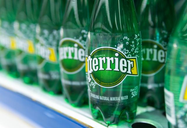 Eau gazeuse Perrier : peut-on consommer sans risque les bouteilles que l’on a chez soi ?