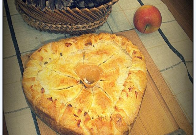 Tourte des bois aux 2 pommes, champignons et foie gras