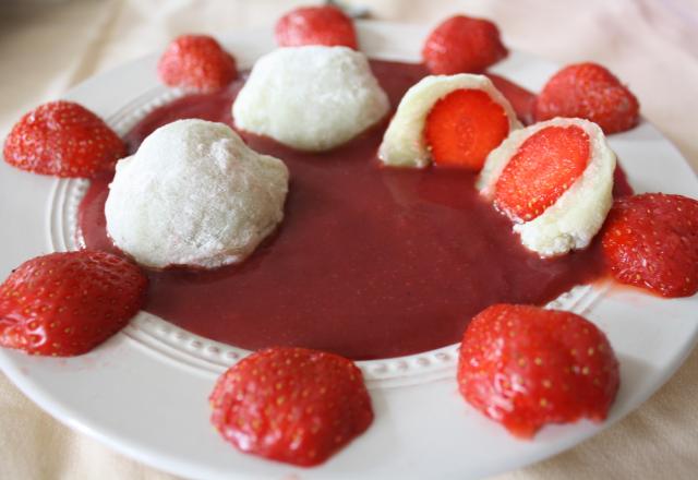 Daïfuku au thé matcha, fraise et coulis de fraise Andros