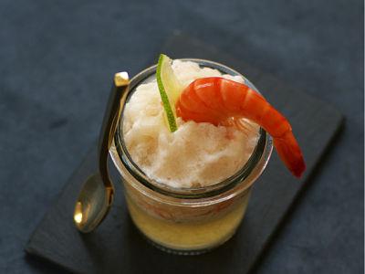 Verrine de crevettes, gelée, marinade au coco et granité