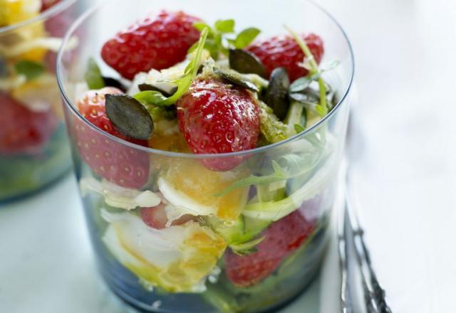 Méli-mélo de fraises de France, légumes et haddock, graines de courge grillées