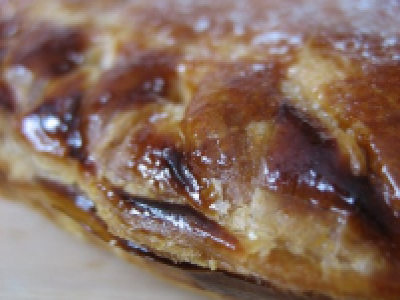 Galette des Rois aux abricots, à la poire et à la cannelle