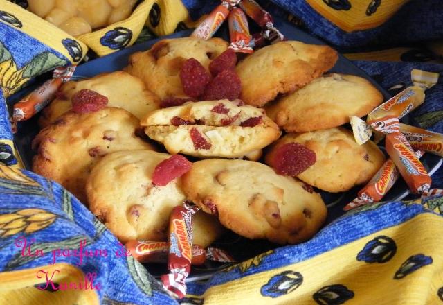 Cookies aux fraises séchées / aux pépites de chocolat blanc et carambar au nougat