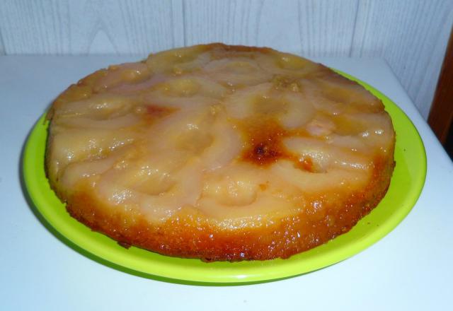 Gâteau au yaourt renversé aux poires caramélisées