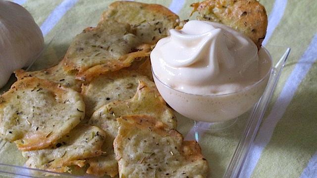 Mousse à l'ail de Lomagne et ses tuiles aux herbes de Provence