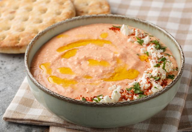 Direction la Grèce avec le Tirokafteri, un tartinable avec de la feta épicée parfait pour un apéritif frais et gourmand