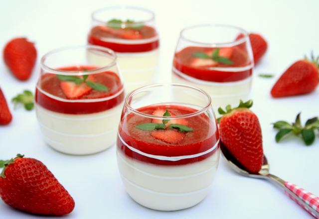 Panna cotta vanille et coulis de fraises à la menthe