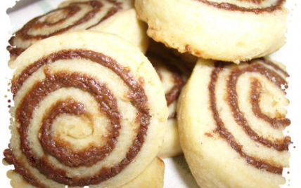 Biscuits roulés au chocolat noir & praliné