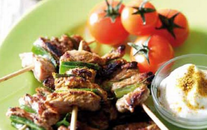 Petites brochettes de veau au curry