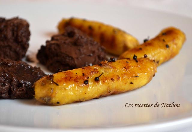 Bananes frécinettes grillées au poivre Voatsiperifery et mousse au chocolat noir