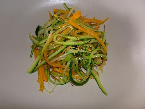 Julienne de courge pleine de naples, courgettes et carottes