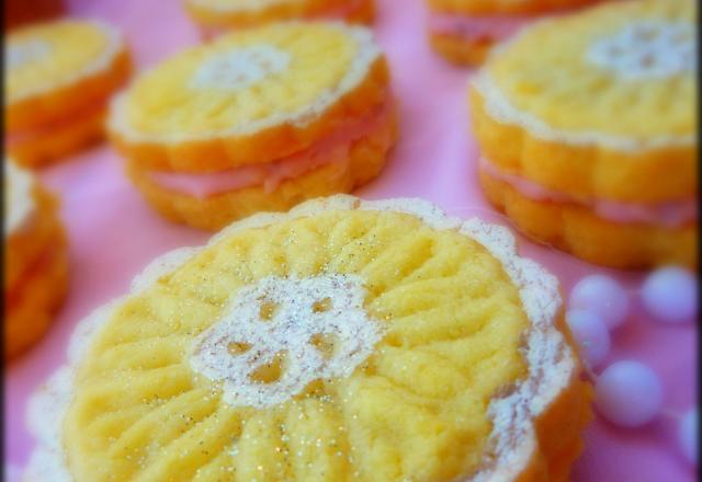 Sablés fourrés à la fraise et aux amandes