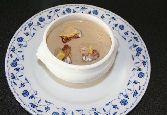 Velouté de champignons, toasts campagnards au foie gras mi cuit