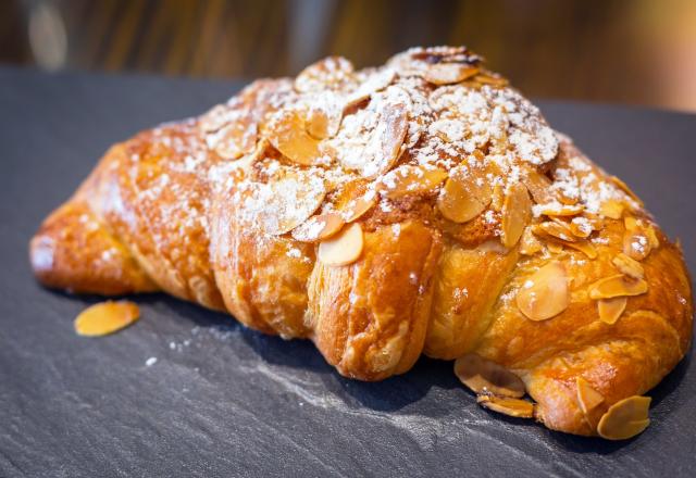 Croissants aux amandes traditionnels