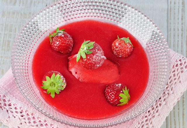 Soupe glacée de fraise à la fraise